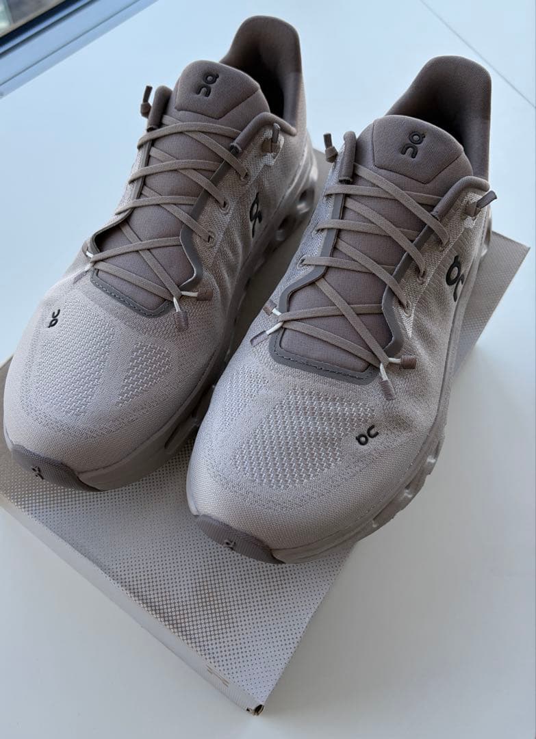 完売品 新品 On Cloudtilt cinder Ash 27㌢ - メルカリ