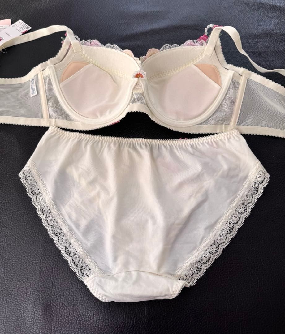 ゆきぴー ☆ワコール　Collection☆C85 貴重サイズ　新品