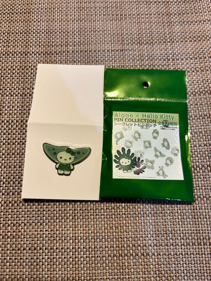万博 日本館 Algae ×ハローキティ ピンバッジ - メルカリ