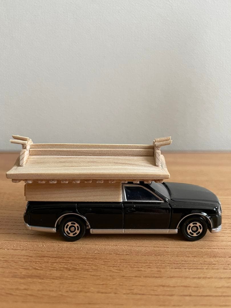 新品 114 トヨタ センチュリー 霊柩車 宮型 改造 木製 ミニカー トミカ