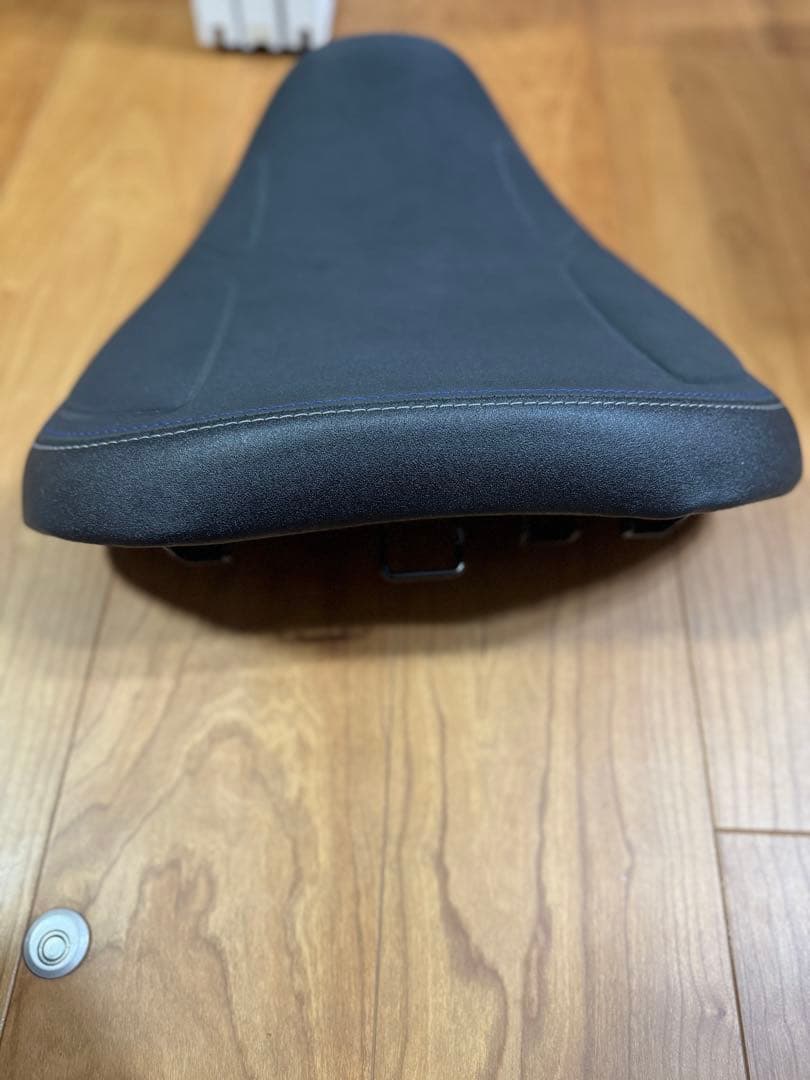 TRACER9GT+ 21～24用シート アンコ抜き加工、低反発 - パーツ公式 ストア