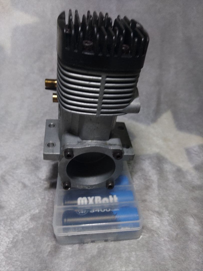 YS 61ロングラジコンヘリ　エンジン