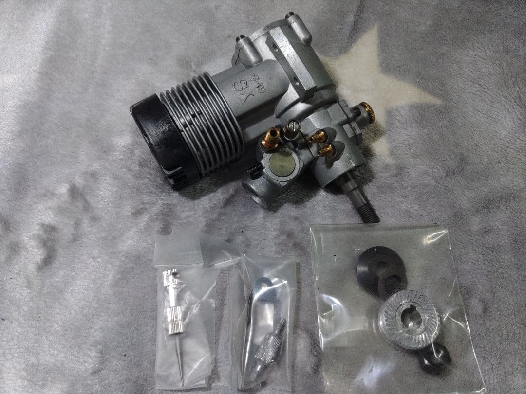 YS 61ロングラジコンヘリ　エンジン