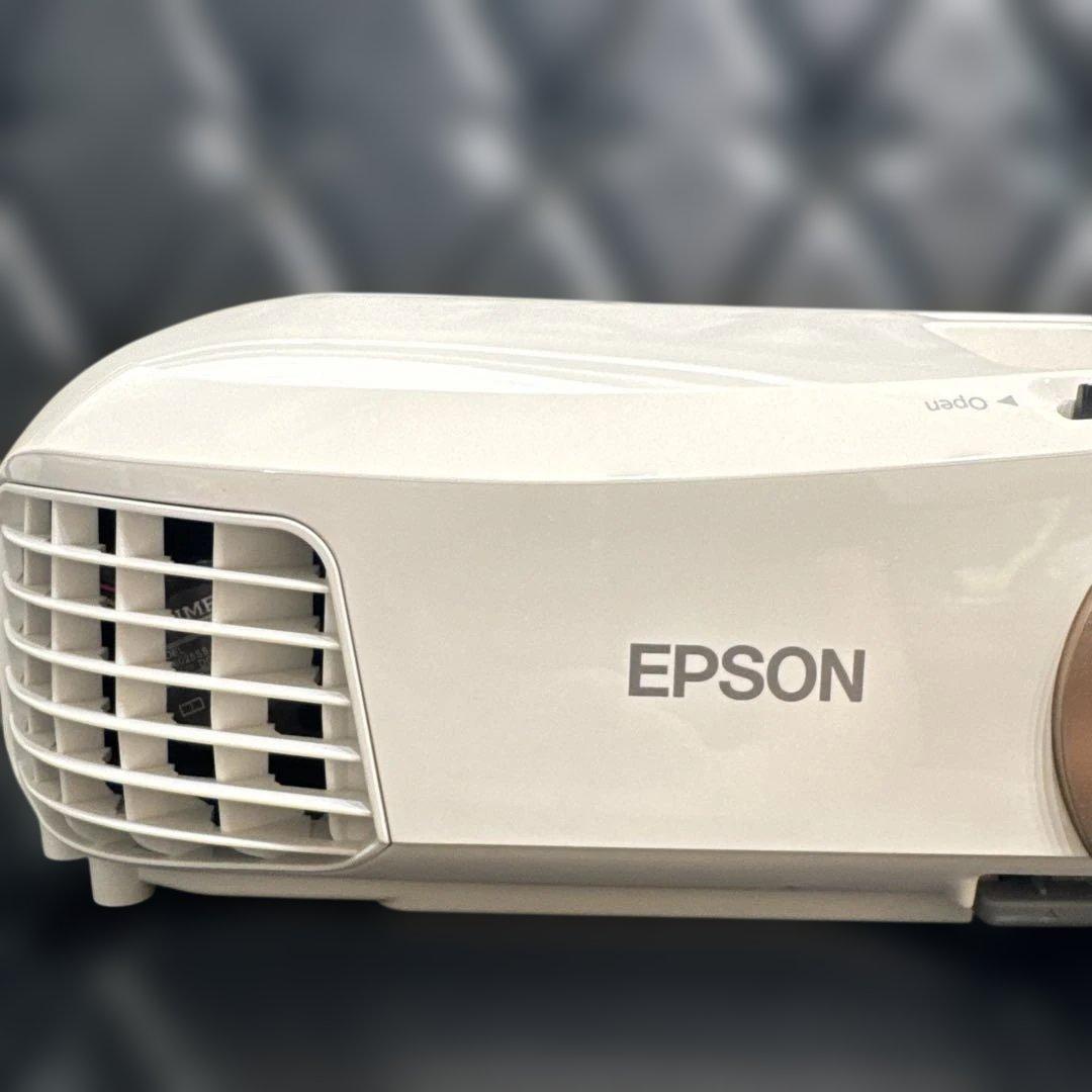 EPSON EH-TW5350 低使用132時間 極美品 / 純正ランプ - メルカリ