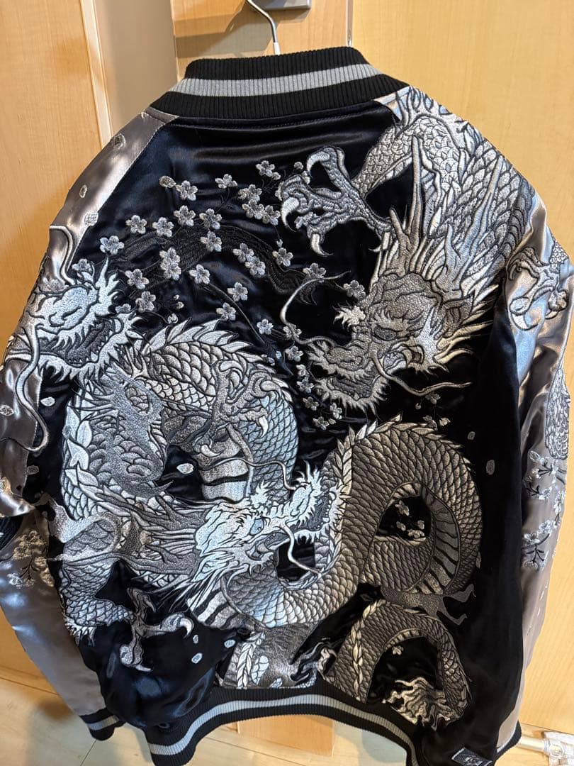 美品　スカジャン 龍刺繍　リバーシブル 粋 龍群刺繍リバーシブルスカジャン 絡繰魂 233067 和柄 和風