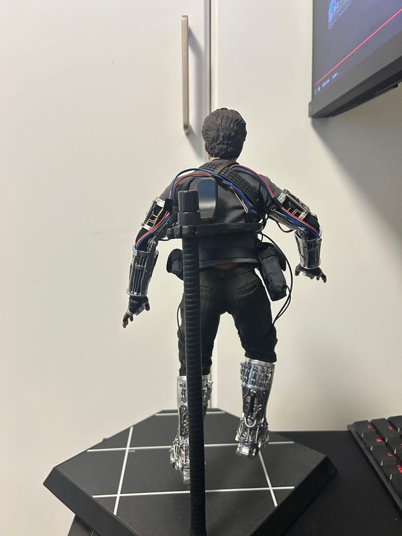 Hot Toys Tony Stark Mark I フィギュア