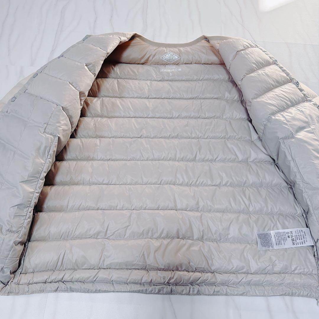 《美品》ダントン クルーネックインナーダウン オイスターホワイト Sサイズ
