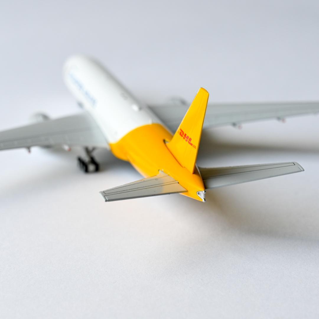 DHL × シンガポール航空 B777-8F 貨物機 1/400 - メルカリ