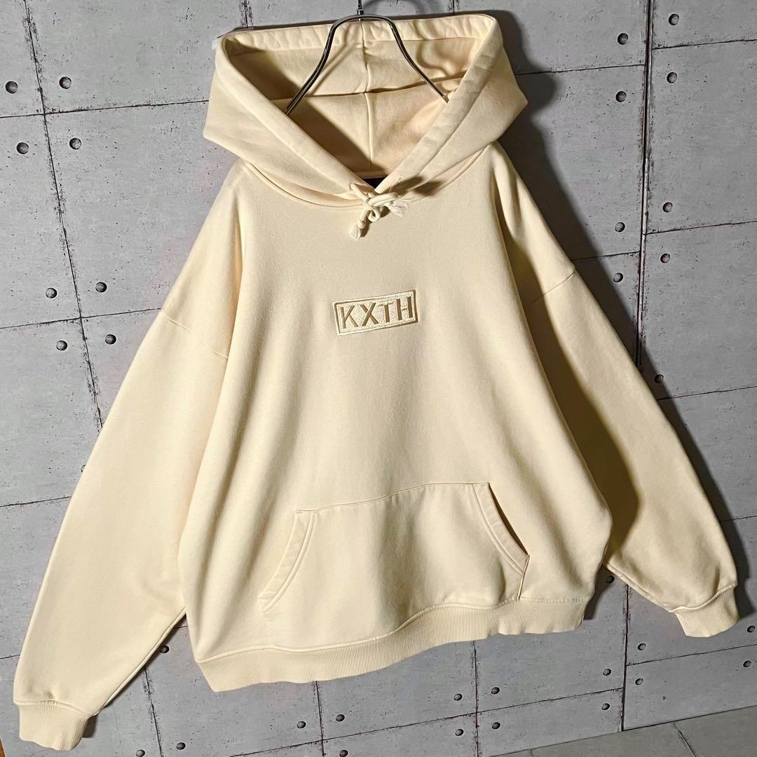 美品】KITHキス☆刺繍ボックスロゴスウェットパーカー希少Lクリーム