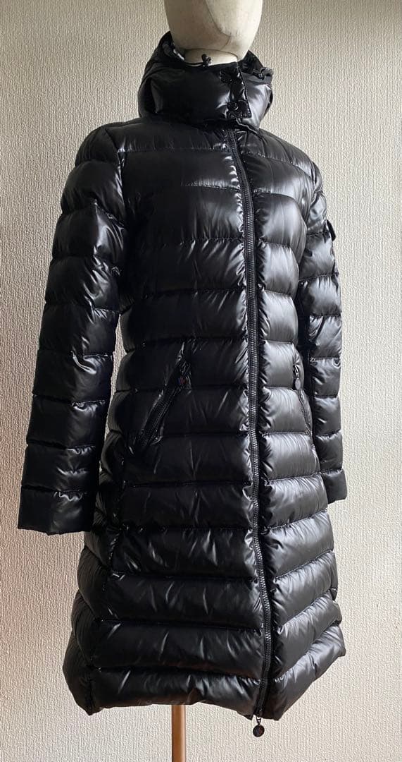 MONCLERフード付きダウンジャケット　ロング　ブラック MONCLER（モンクレール） ダウン ダウンジャケット ダウンコート
