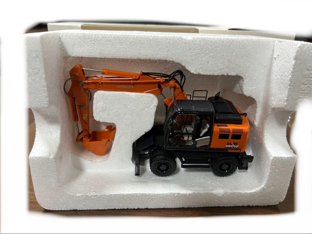 ZAXIS 140W 1/50スケールモデル