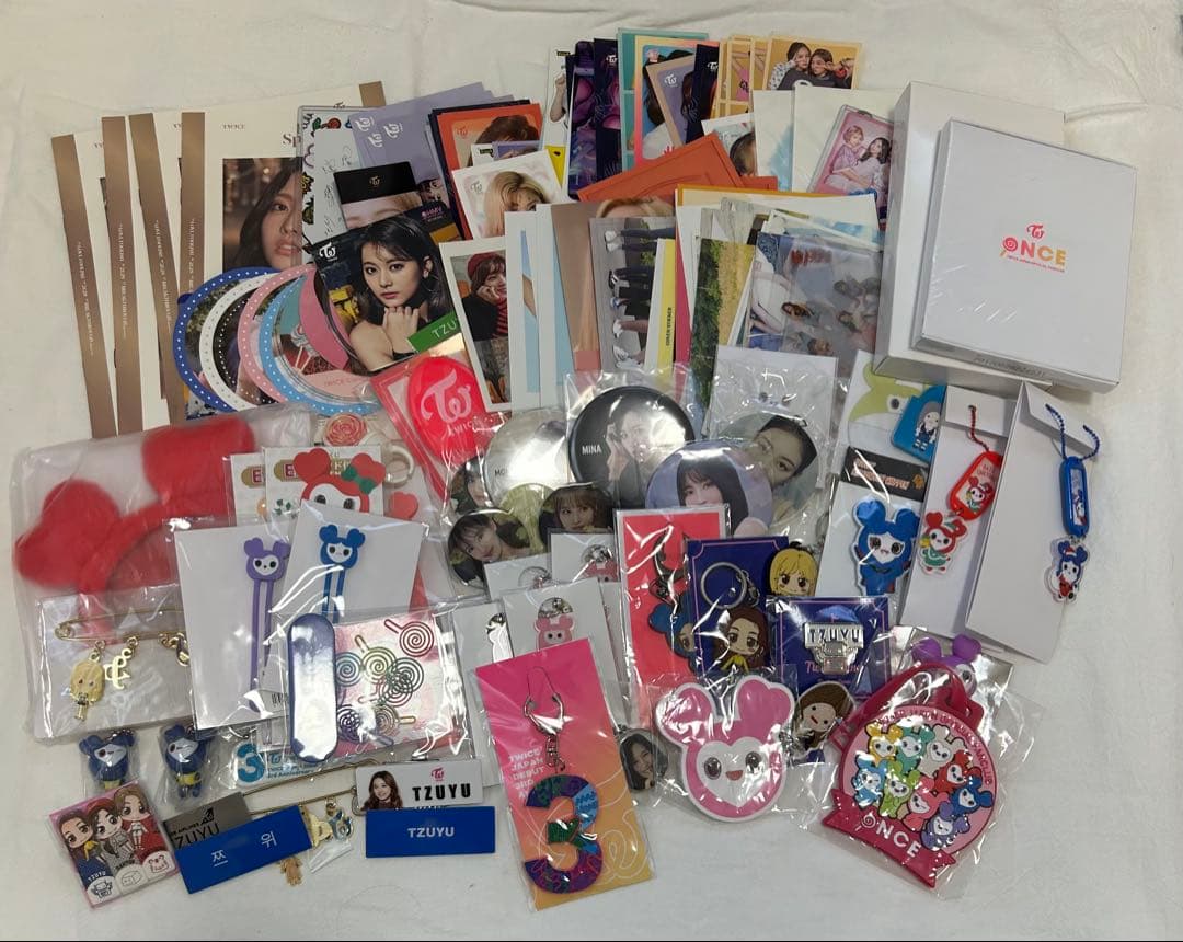 Twiceグッズまとめ売り ✨️サイン入り缶バッジ