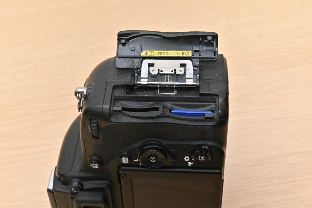 Nikon D750 フルサイズ + 単焦点レンズ50mm 1.8G + おまけ