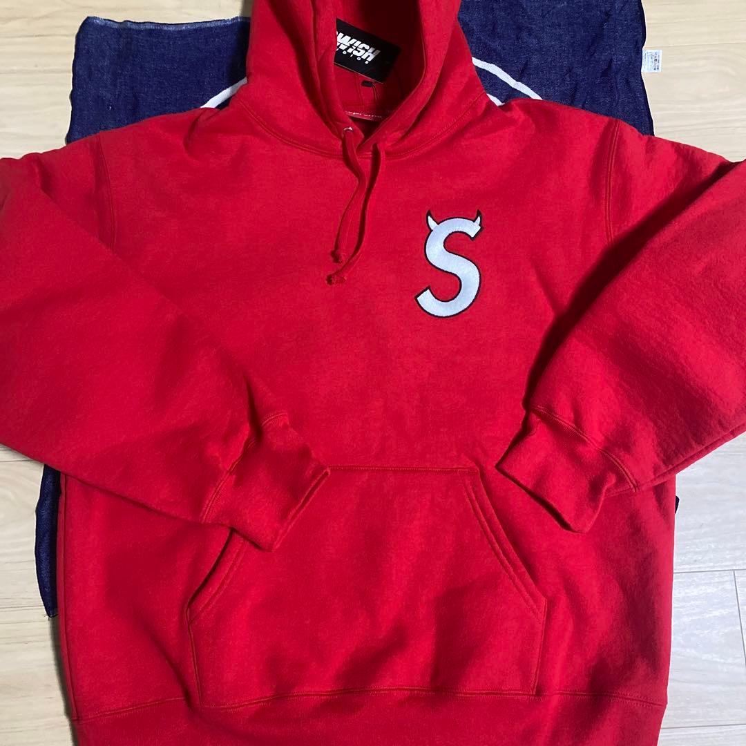 堀米雄斗着用モデル】Supreme Sロゴ パーカー 【希少な赤】 - メルカリ
