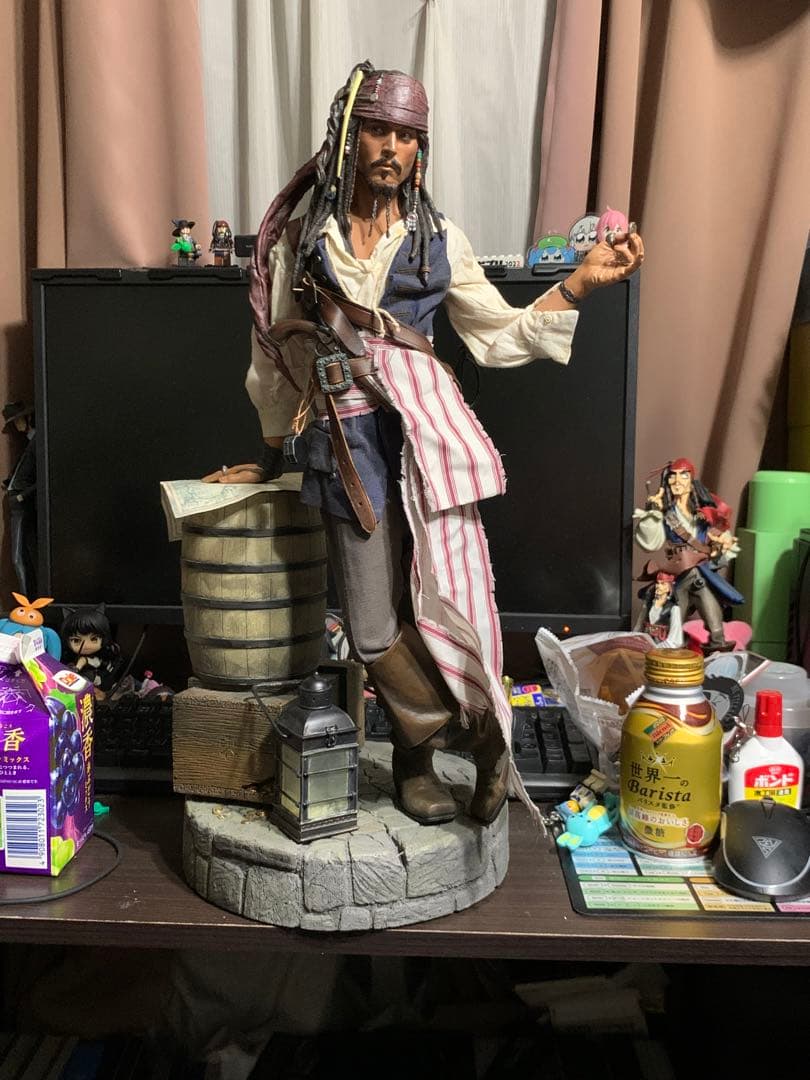 サイドショウ　スタチューフィギュア　ジャック・スパロウ