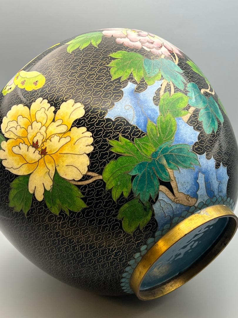 黒エナメル七宝焼き 真鍮製 大花瓶 花蝶図 重量約1996g 中国美術