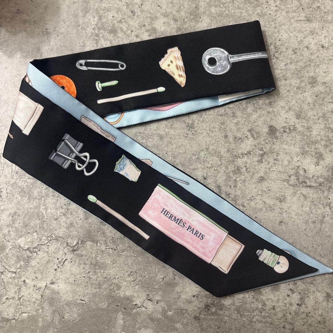 エルメス　ツイリー　《イン・ザ・ポケット》　スカーフ　ブラック×ブルー×ピンク