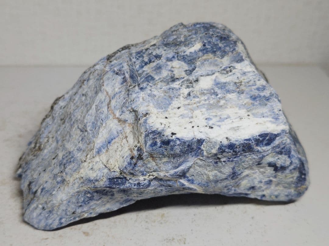 ソーダライト 2.1kg ラピスラズリ 原石 鑑賞石 自然石 鉱物 誕生石 水石