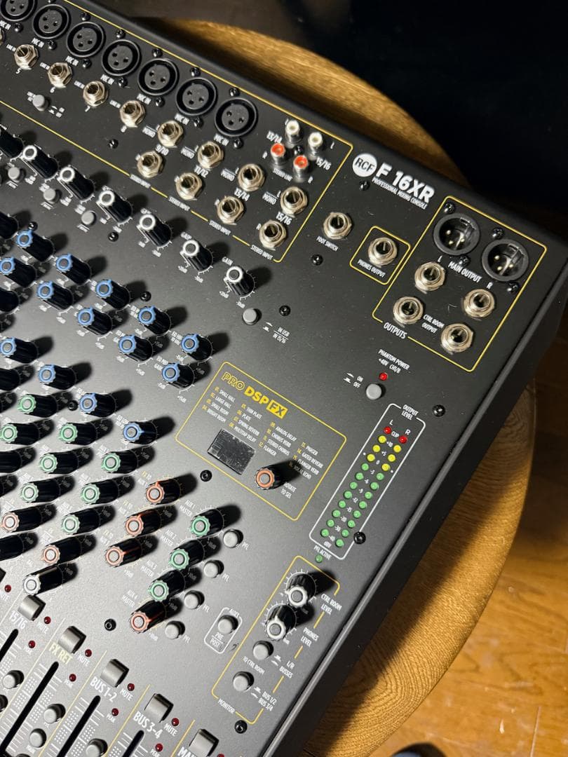 RCF F16XR 16chアナログミキサー USED保証有り - メルカリ