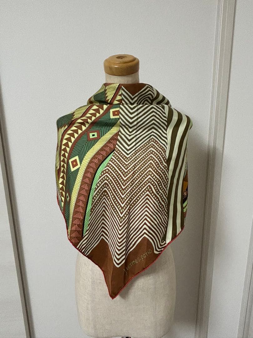 メル子様専用 HERMES 幾何学模様 インドの花 シルクスカーフ 90cm