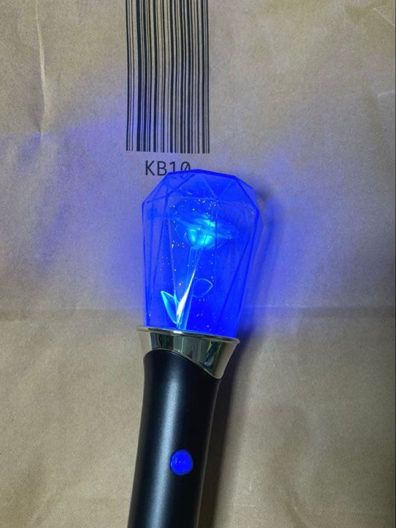 Ado DOME TOUR 2025 よだか　ペンライト、SS席特典ブローチ