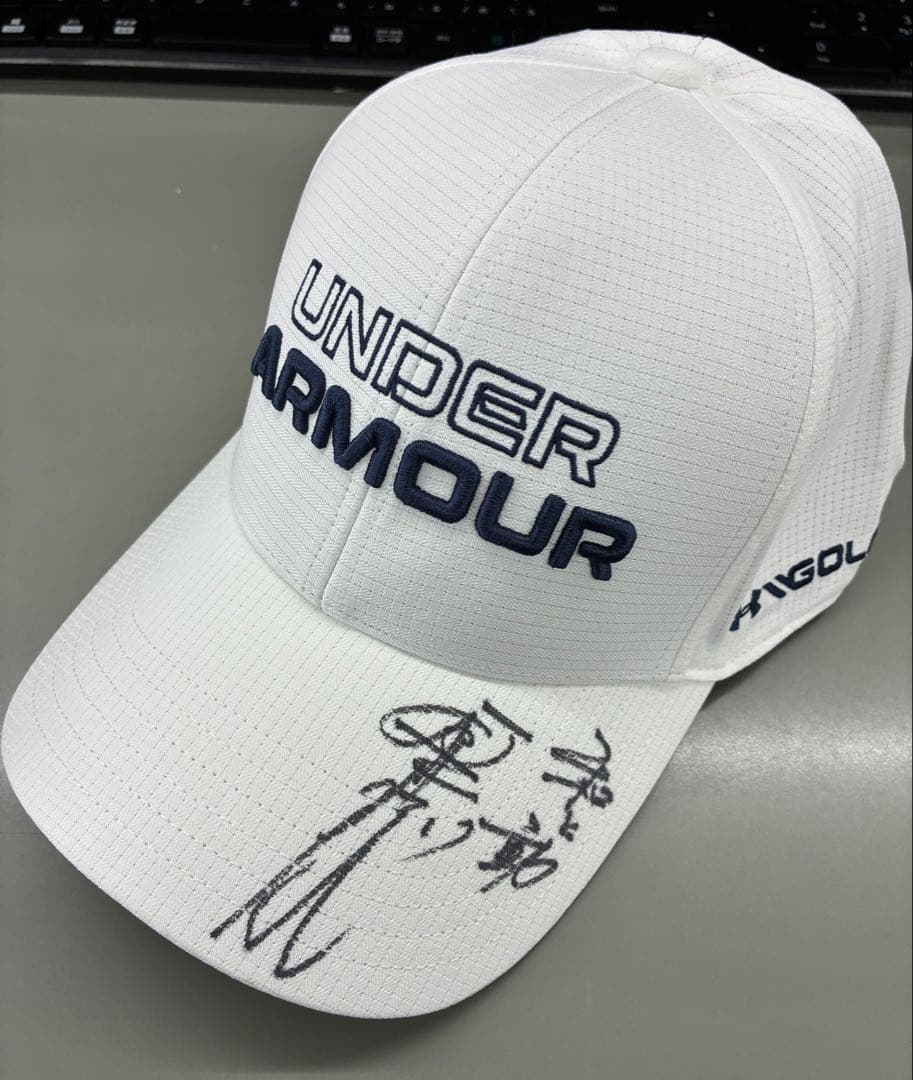 原辰徳さんサイン入り ゴルフ キャップ 帽子 新品 白 アンダーアーマー 原辰徳さんサイン入り ゴルフ キャップ 帽子 新品 白 アンダーアーマー