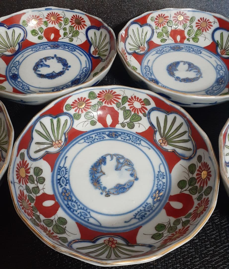 明治時代 古伊万里 錦手 金彩色絵 見込みに松竹梅 窓絵に花