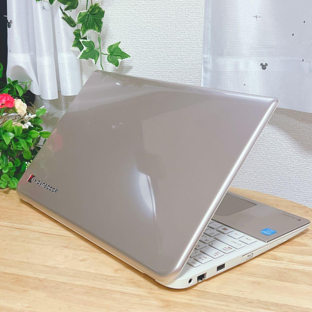 美品、メモリ8 G、高速SSD、win11、オフィス2021、イラストレーター