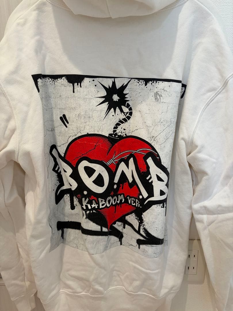treasure reboot bomb ホワイト パーカー Mサイズ - メルカリ