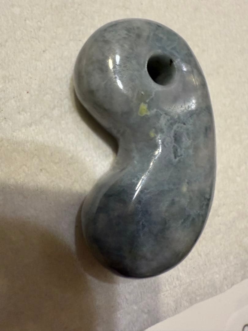 糸魚川翡翠‼️青海川産勾玉‼️青翡翠‼️大44mm‼️30.2g‼️送料無料‼️破格値‼️