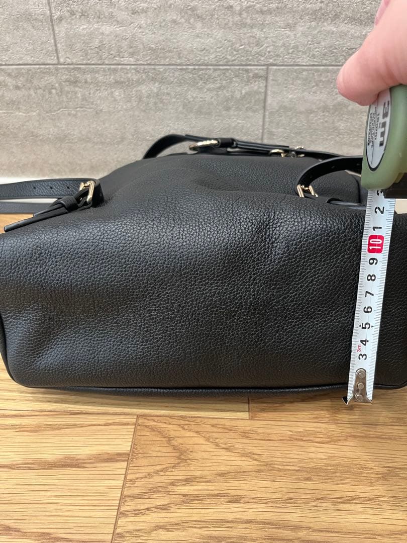 《美品》coach黒 レザー フラップ付きバックパック