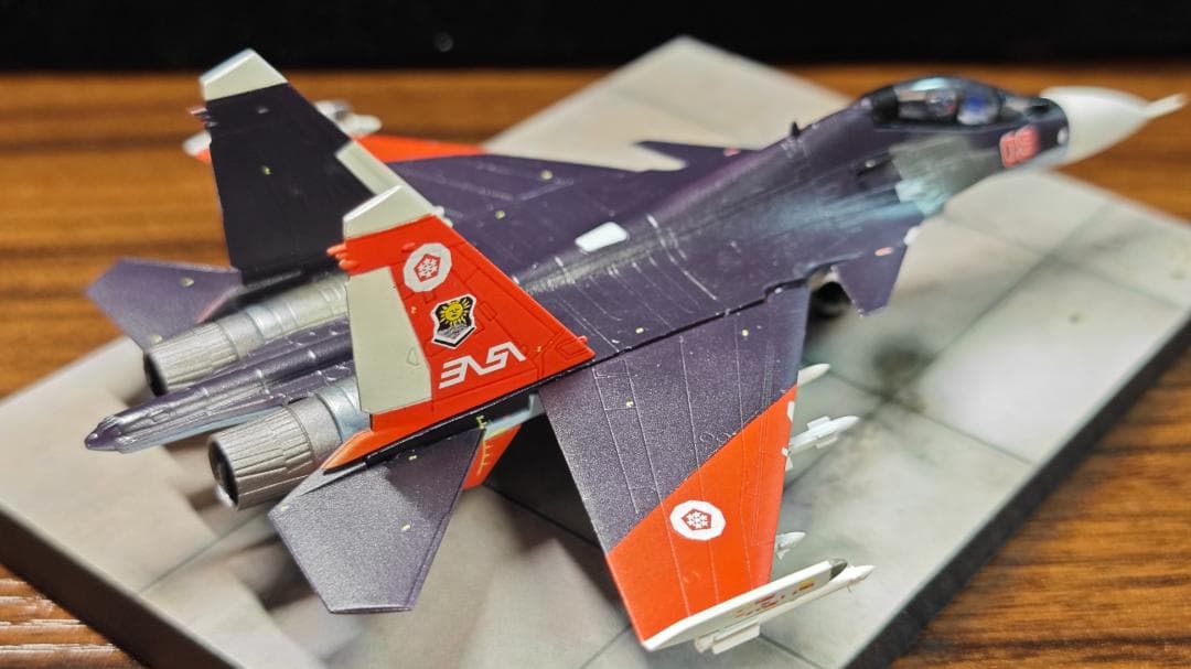1/144 エースコンバット Su-30 ミハイ仕様 仕上げ改造品 電飾 - メルカリ