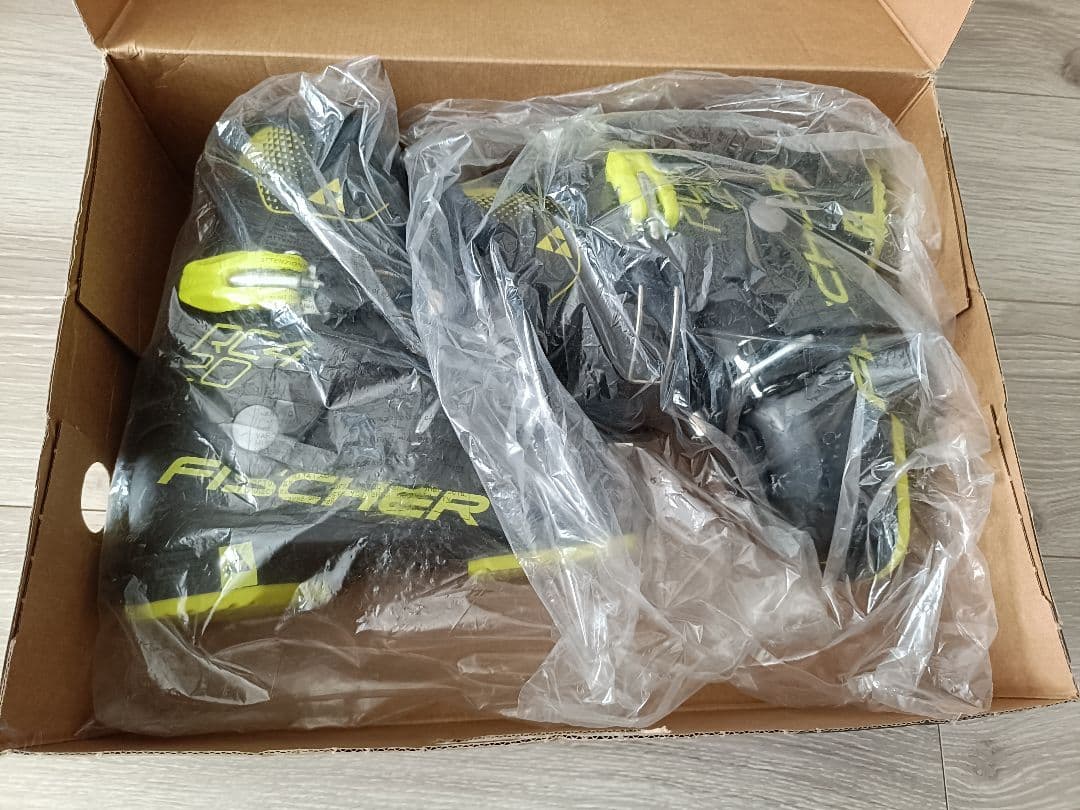 FISCHER ジュニアスキーブーツ RC4 20 19.5cm