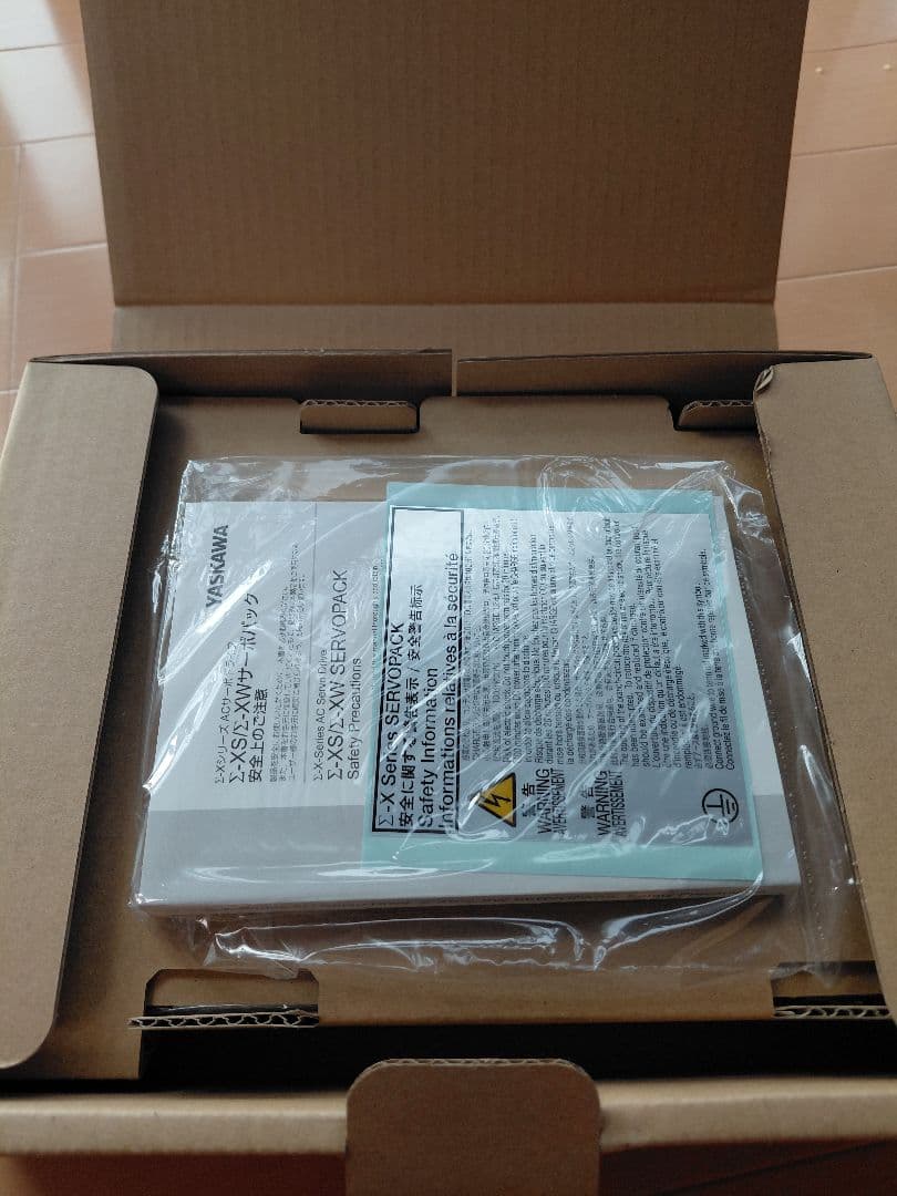 新品未使用　YASKAWAサーボパック SGDXS -2R8AOOA