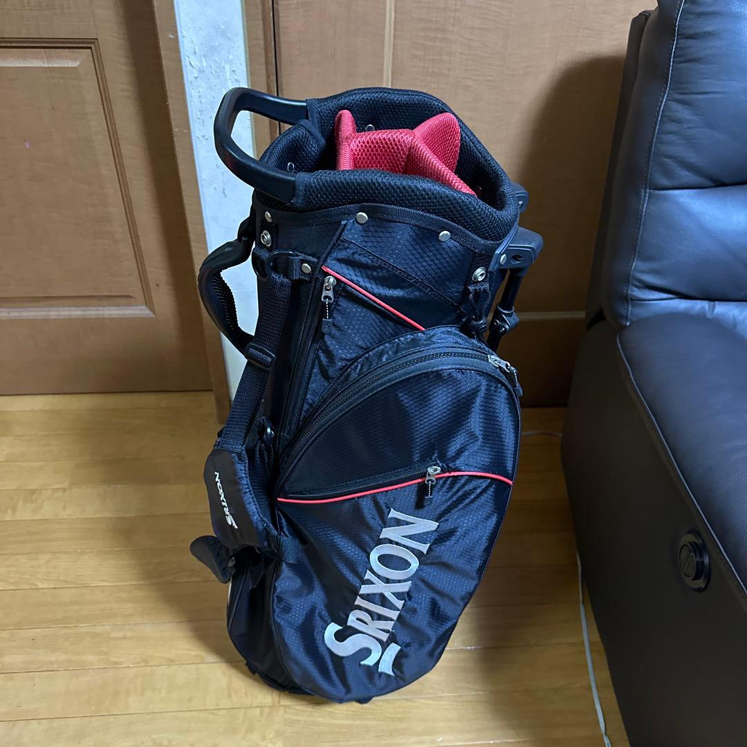 スリクソンスタンド式キャディバッグ9型フード付き＆ゴルフバッグセット品 スリクソンのツアー仕様スタンドバッグを新発売 ～機能満載の本格派