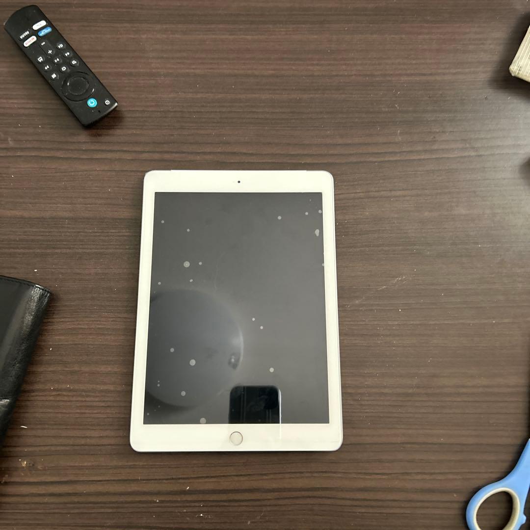 iPad，第6世代　Wi-Fi cellular32gb ９.7インチ Restored Apple iPad 6th Gen 32GB Wifi + Cellular Unlocked, 9.7in