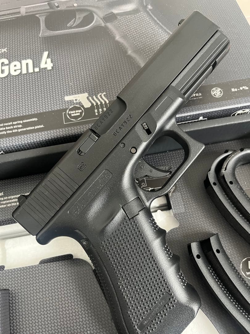東京マルイ グロック G17gen.4 ガスブローバック 予備マガジン付き
