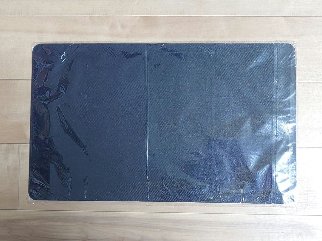 【超希少・未開封】遊戯王 公式 ブラッド・ローズ・ドラゴン プレイマット台湾限定