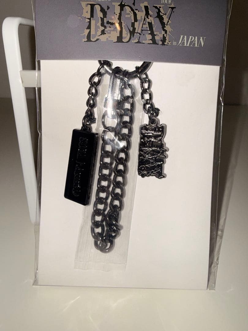 新品未開封 SUGA D-DAY in JAPAN チェーンホルダー BTS - メルカリ