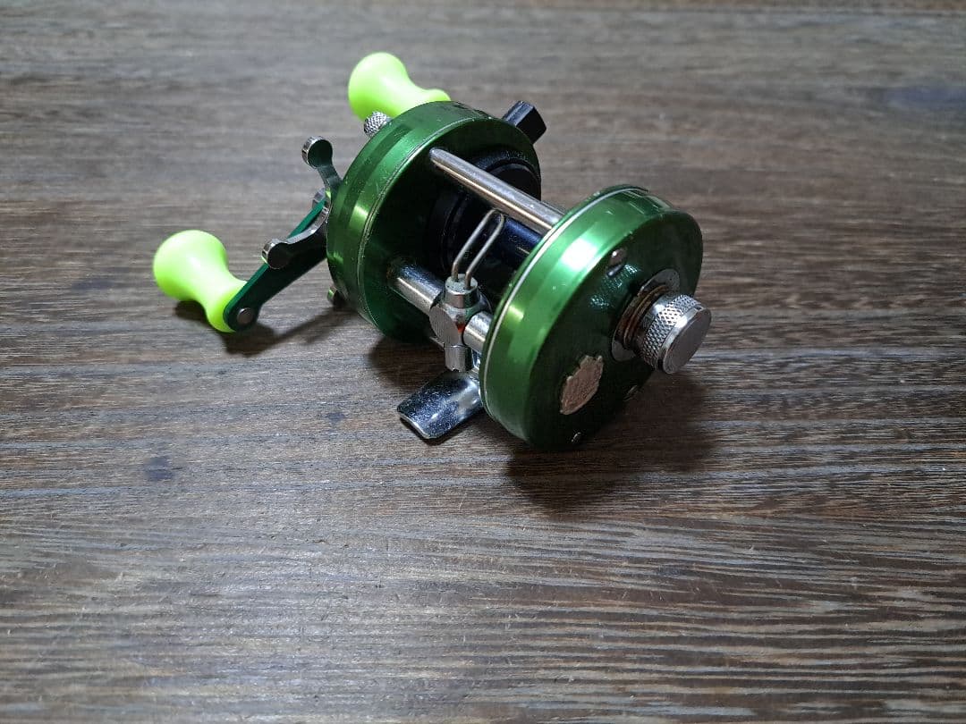 Abu ambassadeur 2500C グリーン サイモンシモムラ ハンドル - メルカリ