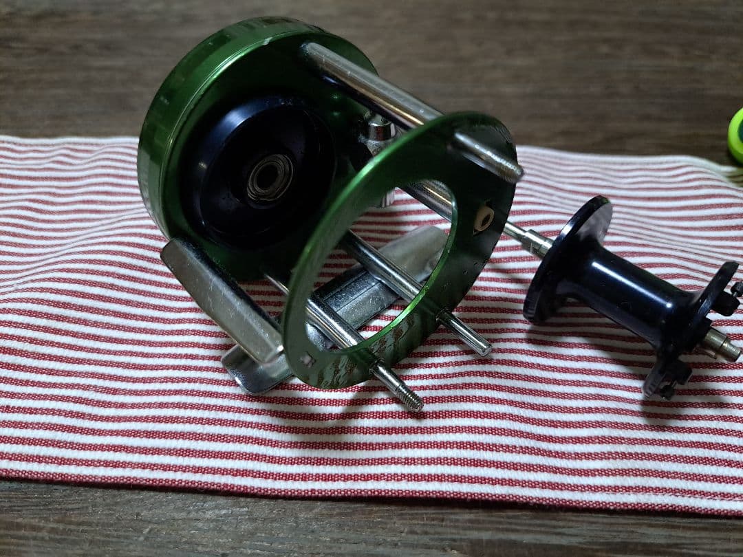 Abu ambassadeur 2500C グリーン サイモンシモムラ ハンドル - メルカリ