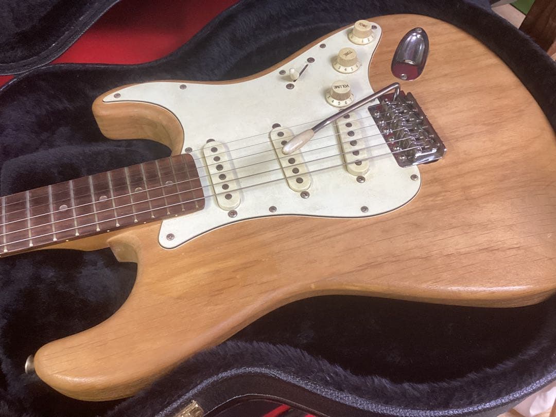 エレキギター ハードケース付き動作品