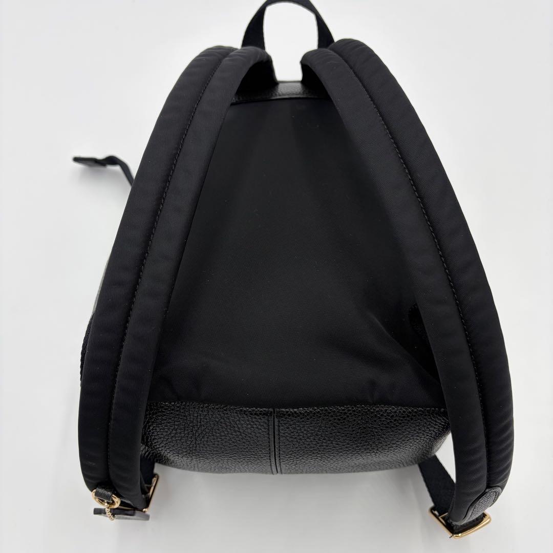 極美品】コーチ リュック シボ革 ブラック レザー ロゴ金具 チャーム