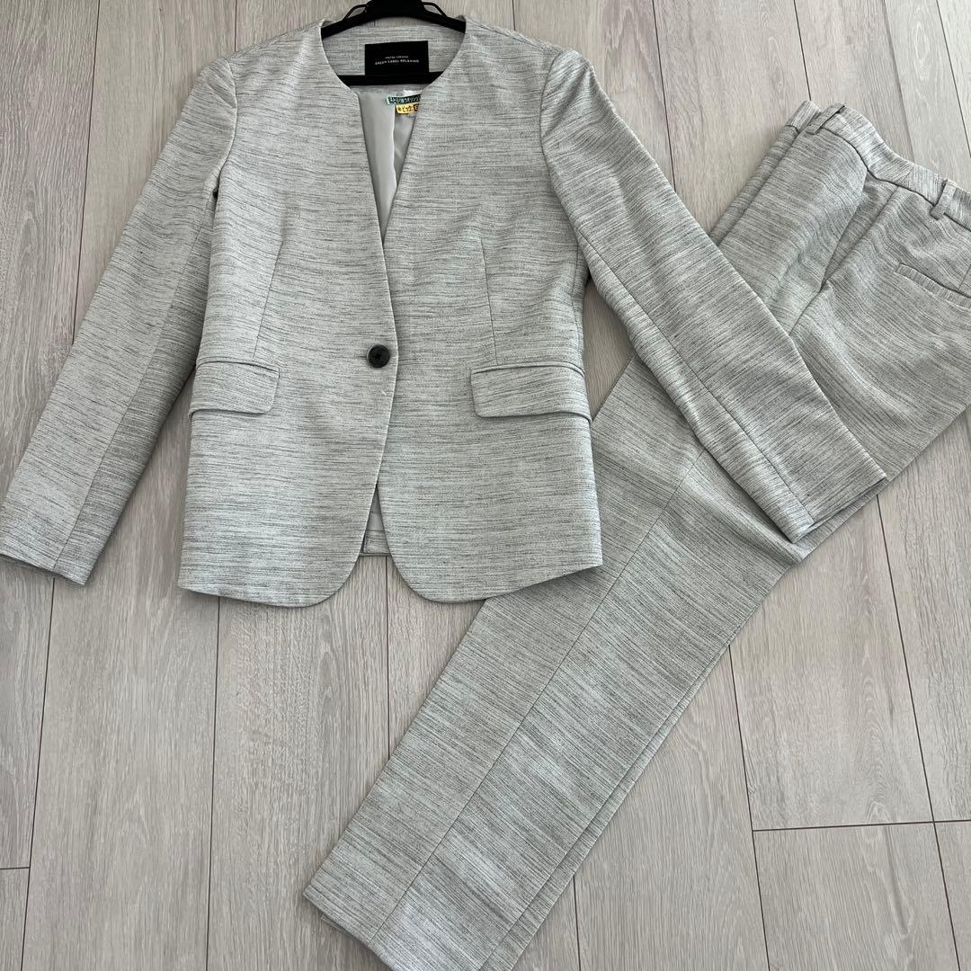 グリーンレーベルリラクシング　ライトグレー パンツスーツ 上下セット　38 上品な着映え】グリーンレーベルリラクシング セットアップ スーツ 38