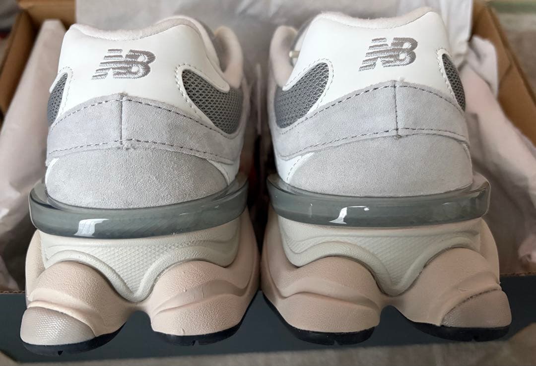 新品未使用　new balance U9060EEE 25.0cm