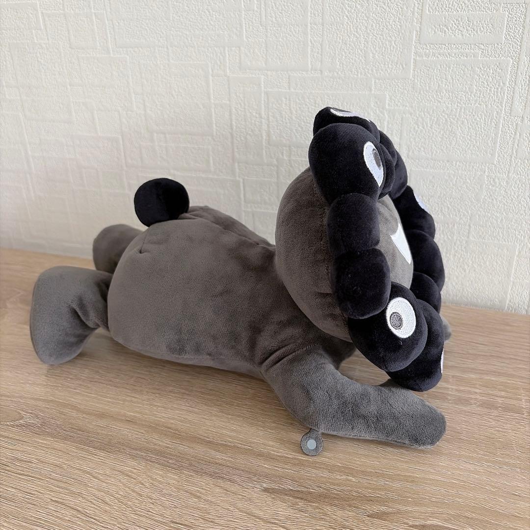 新作‼️黒ミャク 這い型ぬいぐるみ黒 Mサイズ 万博会場限定 - メルカリ