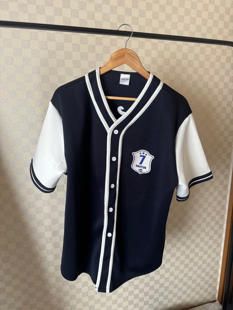 TWICE オフィシャルグッズユニホームシャツ　おまけ付き