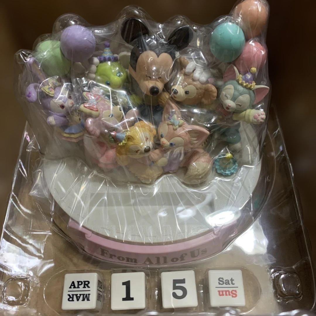 新品未使用　ダッフィーアンドフレンズ とミッキーの万年カレンダー