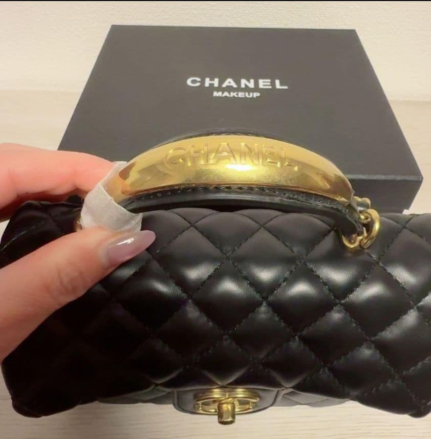 CHANEL ロゴハンドル キルティング ショルダーバッグ ノベルティ