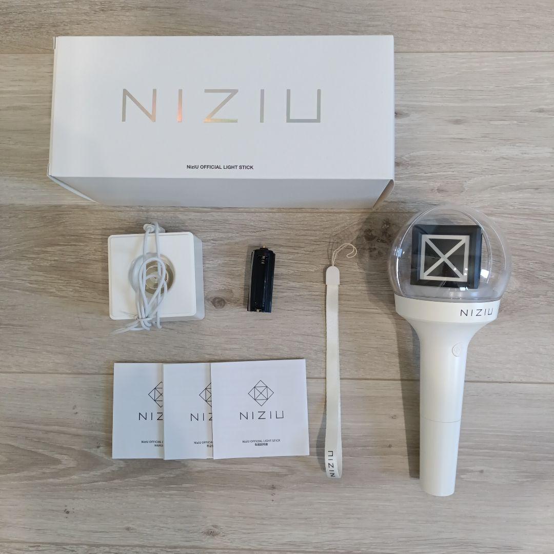 NiziU 公式ペンライト OFFICIAL LIGHT STICK - メルカリ